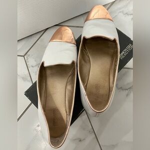 Kenneth Cole 9.5 women Flats loafers 🥿 - White with gold tip